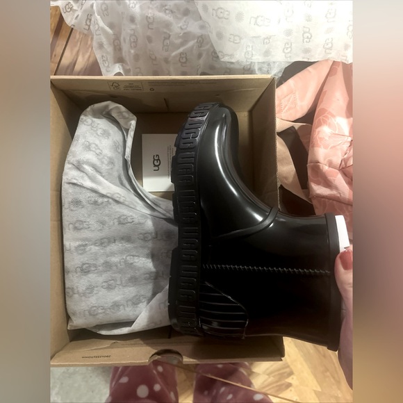 Girl's Boots UGG Kids Drizlita (Little Kid/Big Kid)